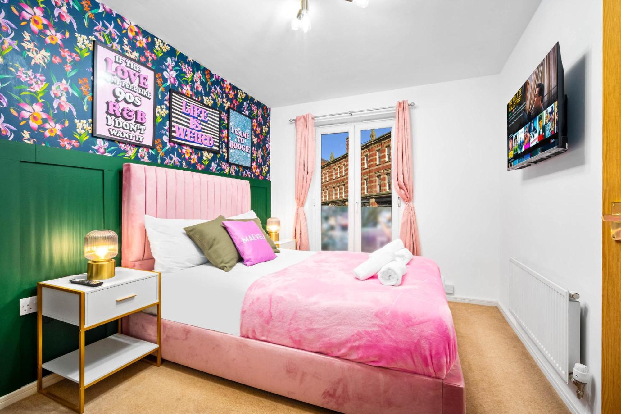 Stylish Manchester 4 Bed House W/Garden ✘ Sleeps 9 - Salford ☆ Free Parking → Smart Tvs In Every Bedroom ☆ Free Netflix & Ultra Fast Wifi ✪ 6 Min To City Centre, Close To Trafford Centre, Etihad Stadium, Manchester Arena, Clubs & More! 外观 照片