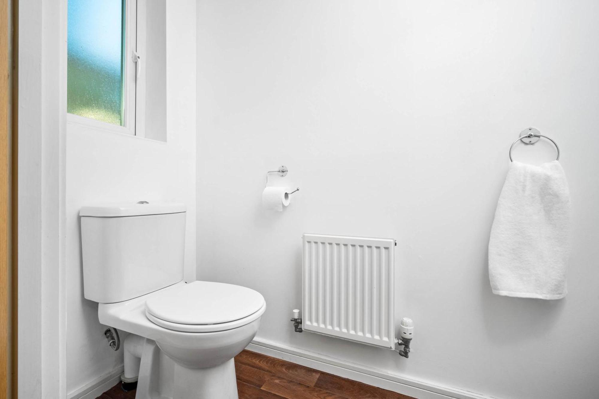 Stylish Manchester 4 Bed House W/Garden ✘ Sleeps 9 - Salford ☆ Free Parking → Smart Tvs In Every Bedroom ☆ Free Netflix & Ultra Fast Wifi ✪ 6 Min To City Centre, Close To Trafford Centre, Etihad Stadium, Manchester Arena, Clubs & More! 外观 照片